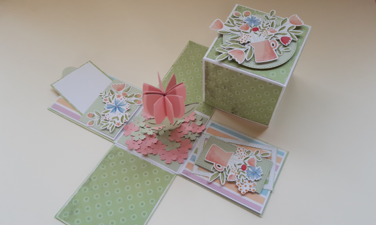Flowers in Explosion Box di Arte-Fatto di Rossella