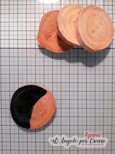 dipingere dischetti di legno