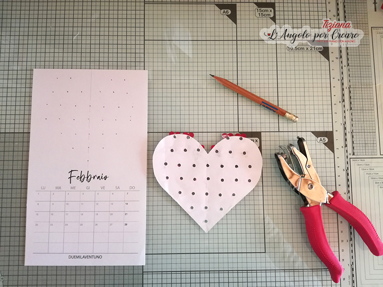 calendario con dima a forma di cuore