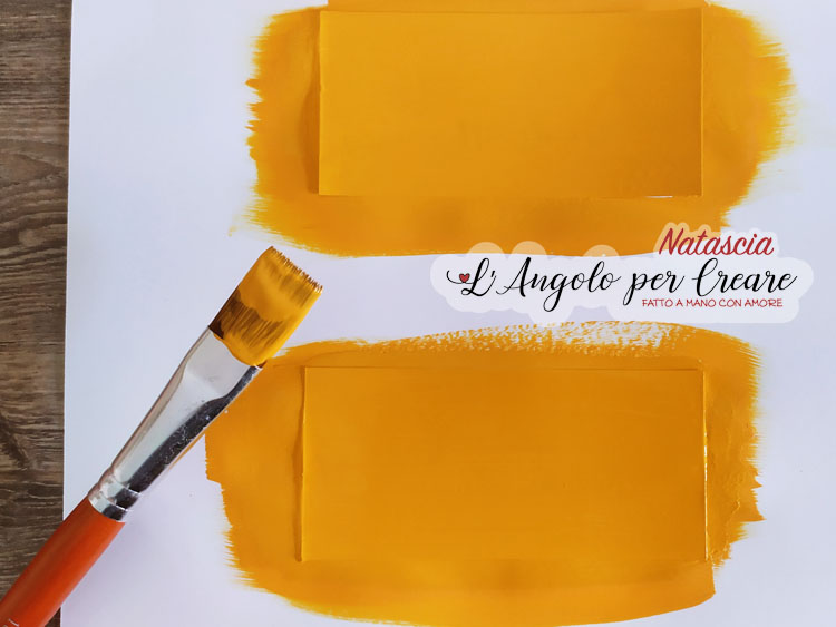Spennellare con l'acrilico