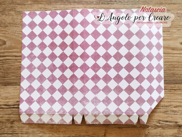 chiudere una scatola in carta