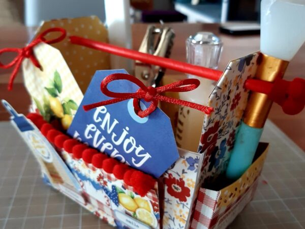 Tutorial: Come Realizzare una Scatola Portautensili Scrap