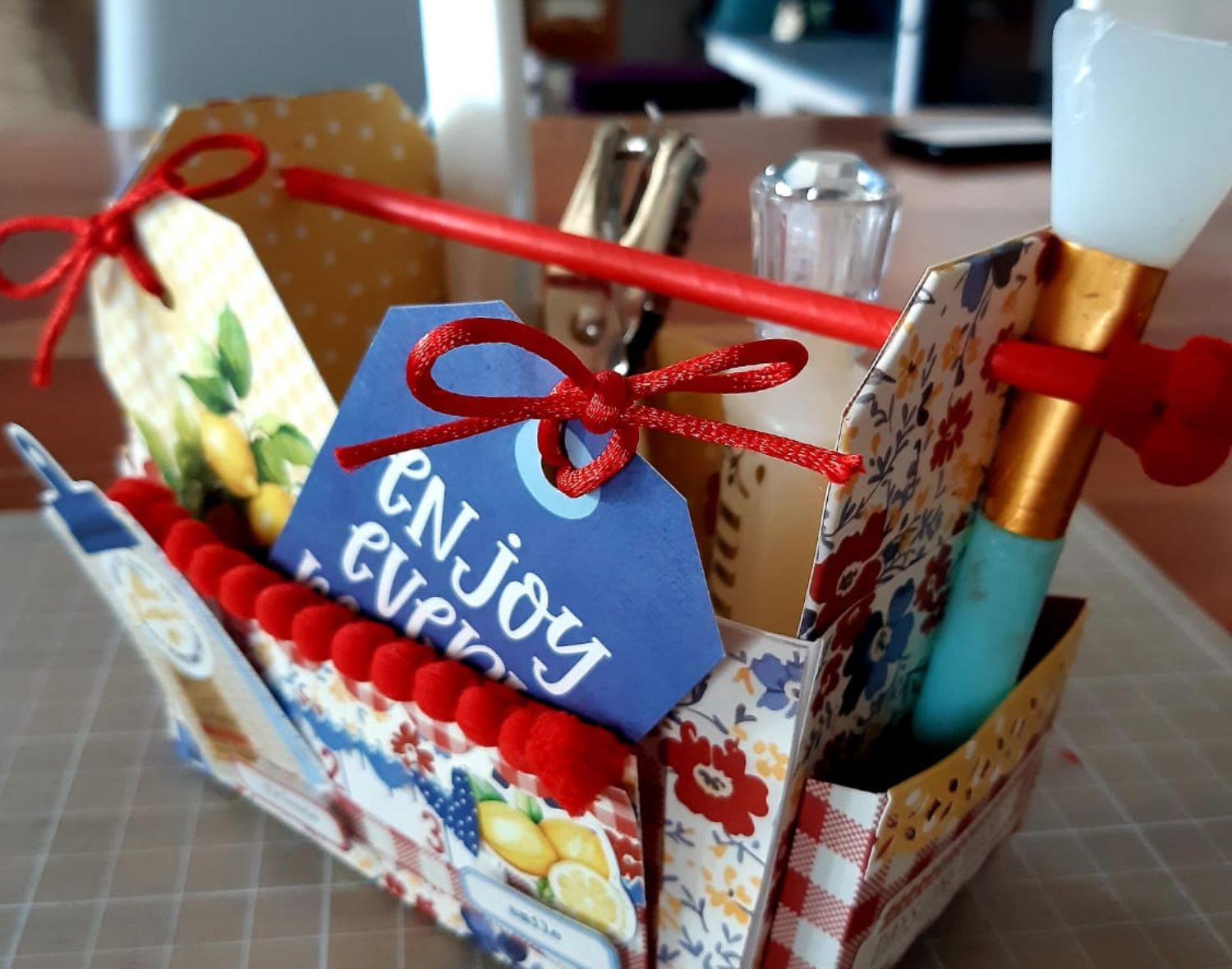 Tutorial: Come Realizzare una Scatola Portautensili Scrap