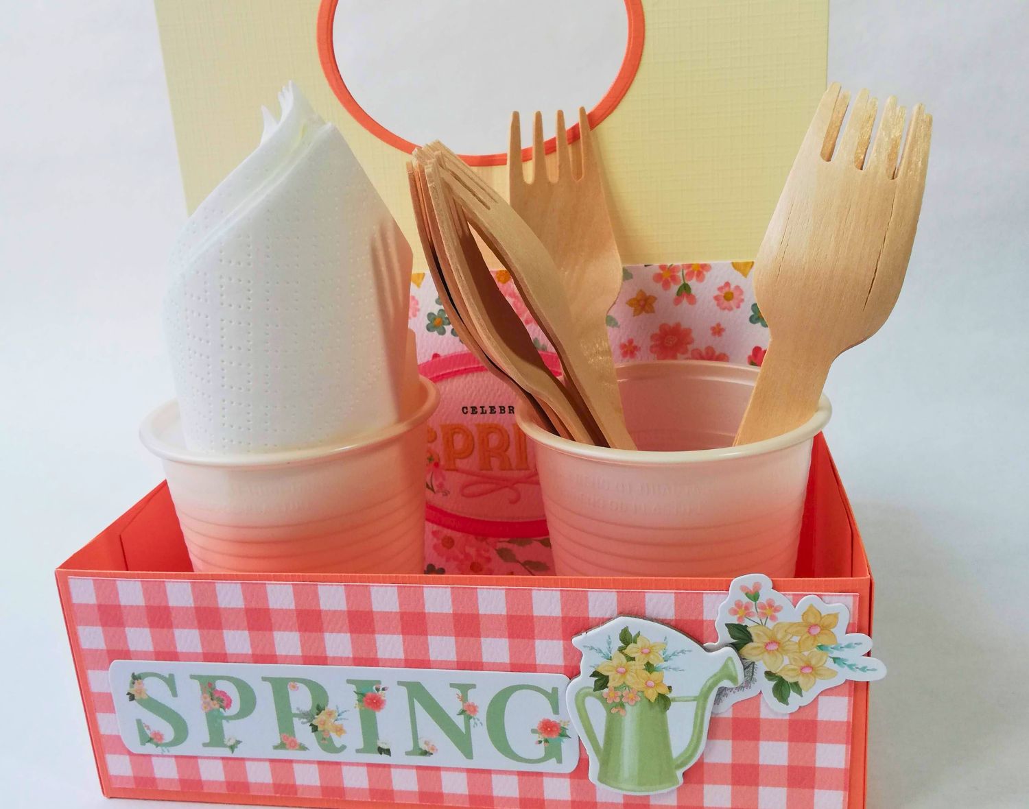 Scrapbooking Creativo: Realizza un Magico Cestino da Picnic per la Primavera!