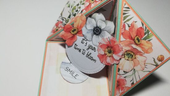 Una card fiorita con effetto sorpresa!